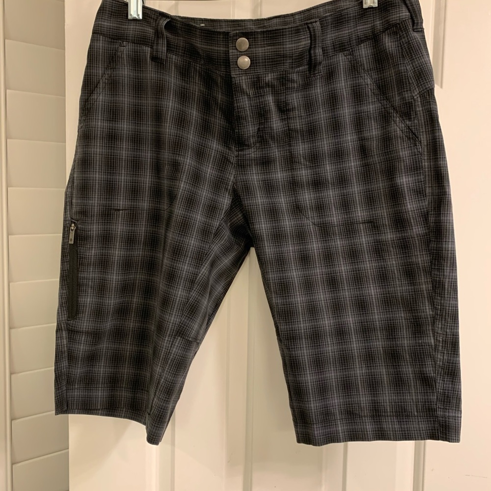 Columbia Black/grey plaid shorts